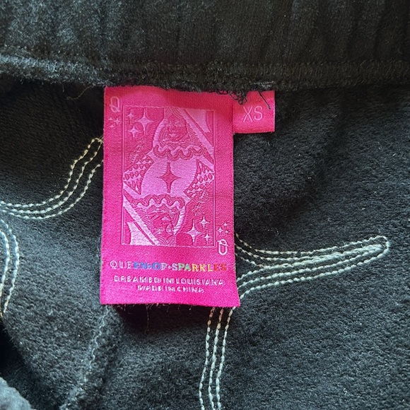 Queen Of Sparkles Short Black Outlined Hibiscus Embellished Sequin Sz XS - Picture 6 of 9